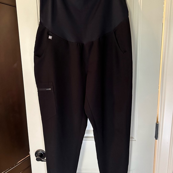 FIGS **Maternity** BLACK - Zamora Jogger Scrub Pants - Picture 2 of 6